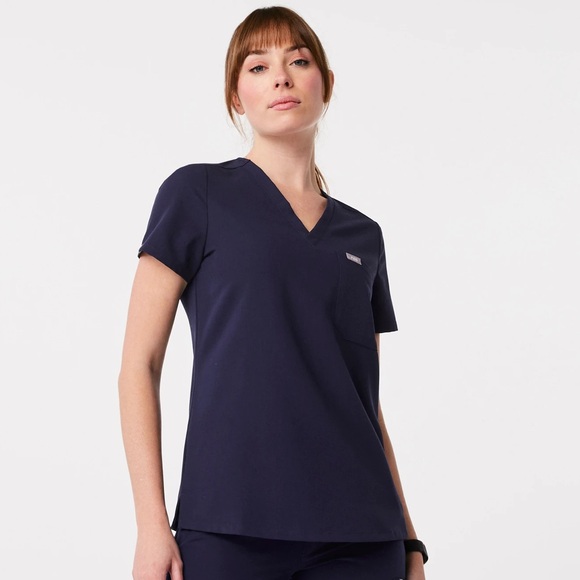 *Brand New* Figs Women's Navy Zamora Jogger Pants and Casma Top Scrub Set - Picture 4 of 12